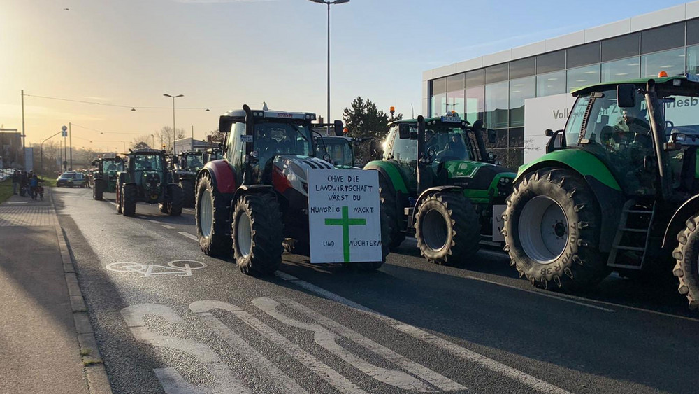 Bauern haben in Bingen demonstriert (Symbolbild von einer Demo in Wiesbaden)