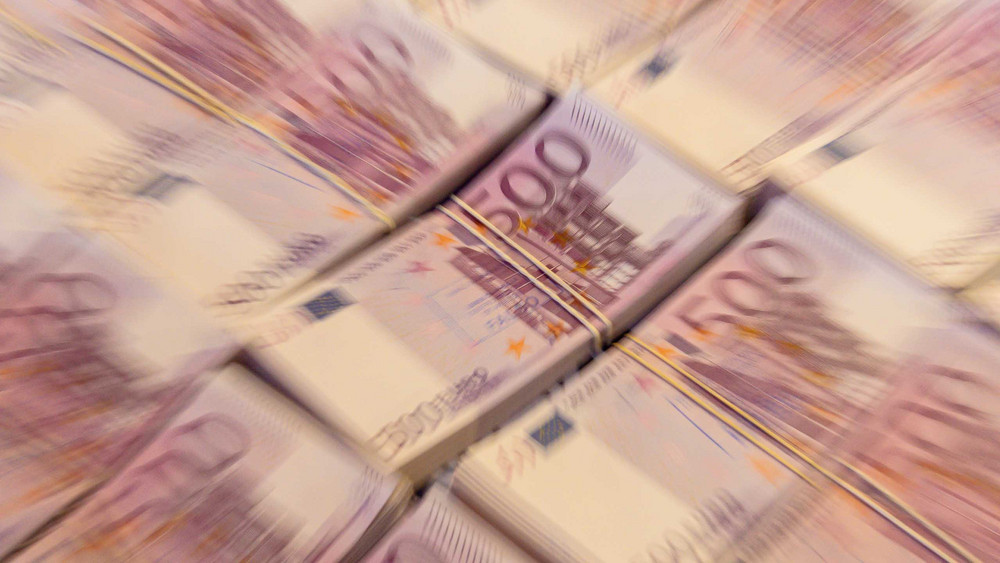 Päckchen mit 500-Euro-Scheinen