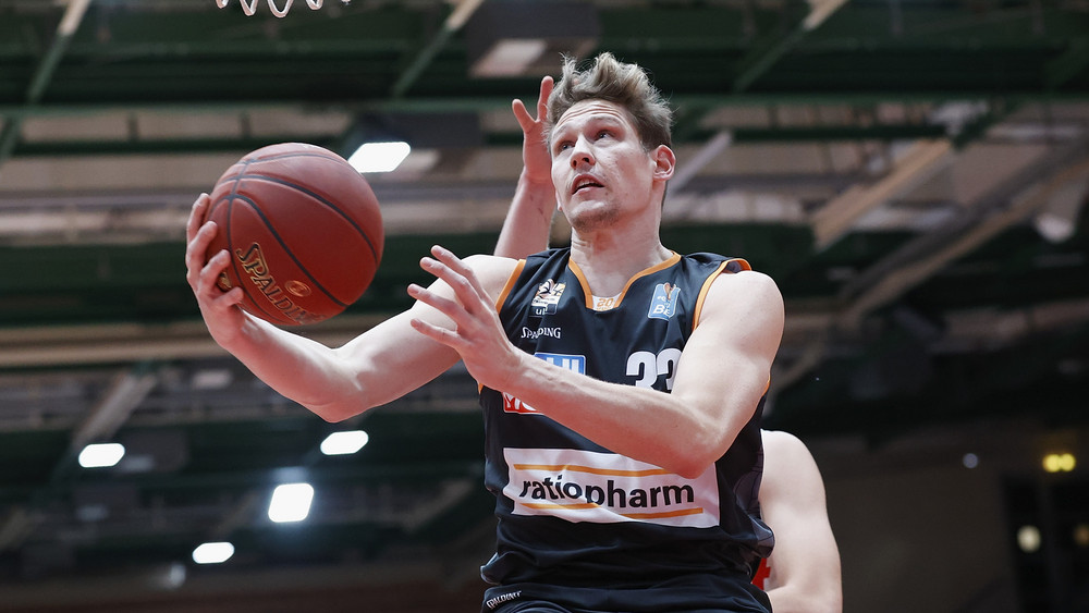 Patrick Heckmann geht ab sofort für die Skyliners Frankfurt auf Korbjagd (Archivbild).