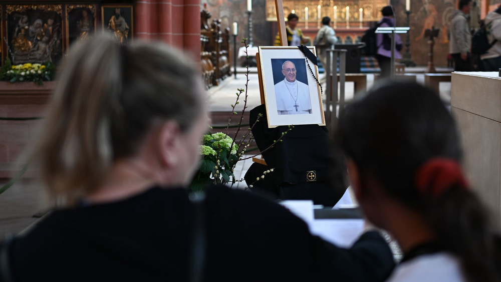 Papst Franziskus gestorben - Frankfurt am Main