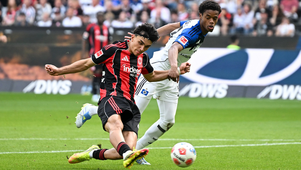 Can Uzun (l.) erzielt zu Beginn der zweiten Hälfte die Führung für die Eintracht, zum Sieg reicht das aber nicht.