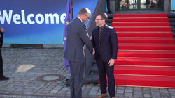 Merz: Klimaschutz darf Industrie nicht gefährden