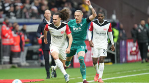 Fußball-Bundesliga: Eintracht Frankfurt gegen Augsburg mit 2:2