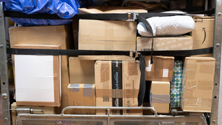 Smartphones aus Paketen in Wiesbaden geklaut: Paketbote festgenommen