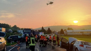 Rettungshubschrauber nach schwerem Unfall bei Aufenau im Einsatz