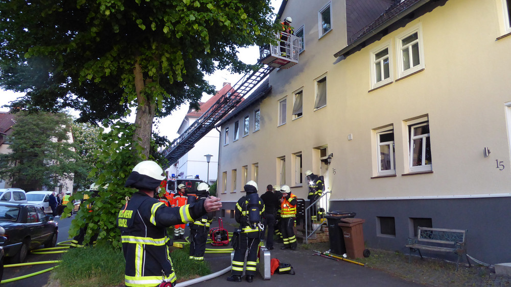 Wohnhausbrand in Kassel: Dabei ist ein Sachschaden von circa 20.000 Euro entstanden. Verletzt wurde niemand.