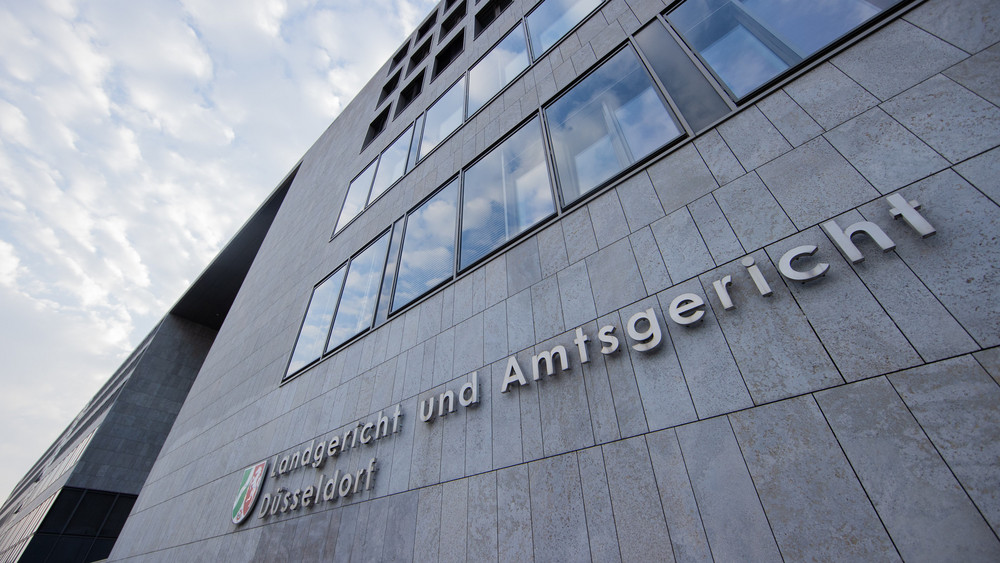 Das Amtsgericht Düsseldorf hat Haftbefehle gegen drei Jugendliche im Alter von 15 und 16 Jahren wegen Terrorverdachts erlassen (Symbolbild). 