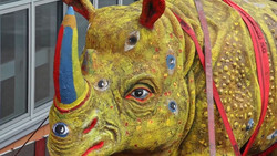 Flensburger Wahrzeichen: Nashorn kehrt auf das Rathaus zurück