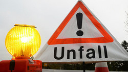 Obertshausen: 6.000 Liter Diesel-Anhänger auf A3 umgekippt