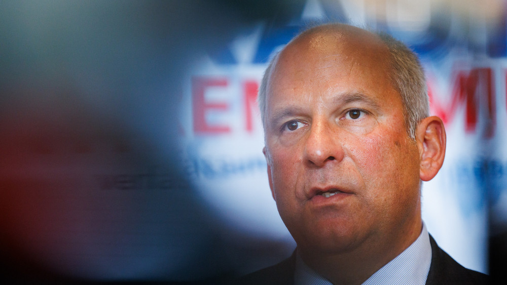 Hessens Innenminister Roman Poseck (CDU) sieht die Einstufung der AfD als gesichert rechtsextrem durch das Bundesamt für Verfassungsschutz als klares Ergebnis einer weiteren Radikalisierung der Partei. 