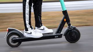 Gegen Wildparken: Kassel richtet in E-Scooter-Parkflächen ein