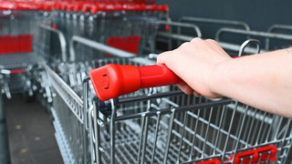 Einrecher "wartet" vor Supermarkt in Fuldabrück auf Polizei