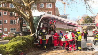 Busunfall in Hamburg: Mindestens 16 Menschen verletzt
