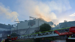 Wohnhaus fällt den Flammen zum Opfer