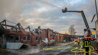 Bad Hersfeld: Möbelhaus im Vollbrand - Großeinsatz der Feuerwehr