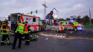Mehrere Verletzte: schwerer Unfall mit Rettungswagen in Bebra