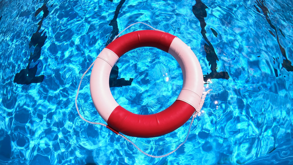 Im Freibad in Selters hat ein Unbekannter ein Mädchen begrapscht (Symbolbild). 