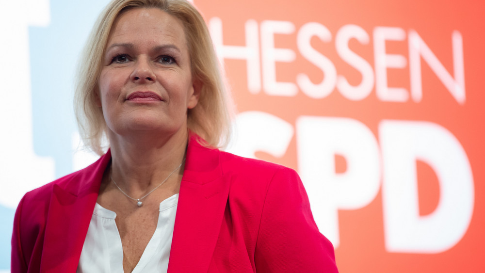 Nancy Faeser wird laut SZ-Bericht Spitzenkandidatin der SPD in Hessen und gleichzeitig Bundesinnenministerin bleiben .