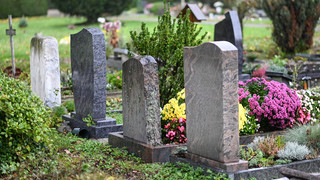 Festnahme in Mörfelden-Walldorf: Gescheiterter Räuber schläft auf Grab