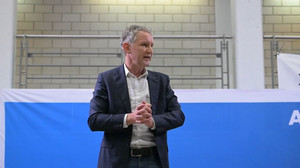 Höcke auf Wahlkampftour in Bayern - Protest in Lindenberg