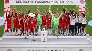 Bundesliga: FC Bayern München feiert mit Meisterschale
