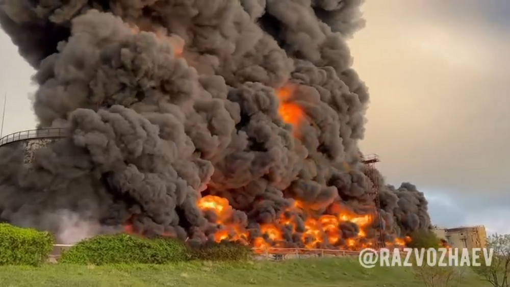 Feuer Großbrand Halbinsel Krim Russland Drohnen-Angriff Ukraine?
