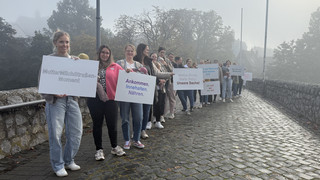 Öffentliches Stillen soll kein Tabu sein: Aktion in Wetzlar