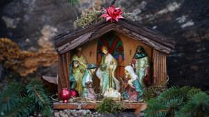 Krippenwege in Hessen: Weihnachts-Kunst beim Adventsspaziergang
