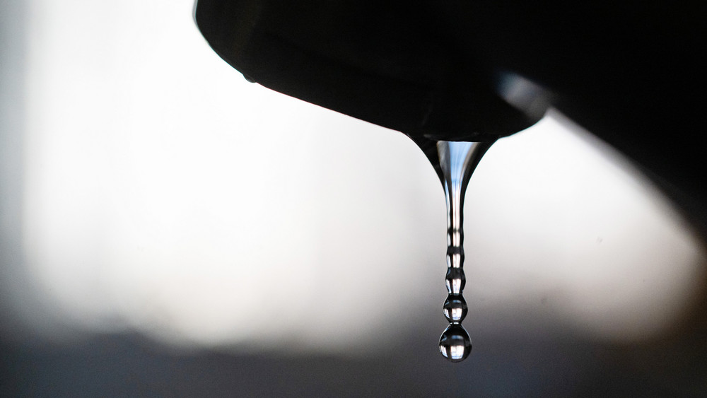 Wegen Arbeiten an der Wasserleitung wird in Kämmerzell für mehrere Stunden das Wasser abgestellt (Symbolbild).