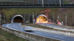 A49-Tunnel Frankenhain nachts gesperrt: LKW ignorieren Umleitung
