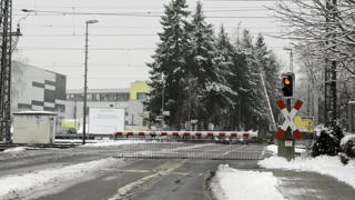 Dreieich-Buchschlag: Warten an der "Horror-Bahnschranke"