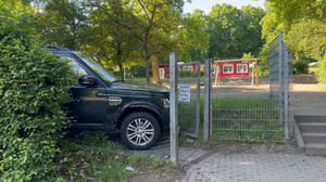 Verkehrsunfall bei Schule in Hamburg - mehrere Kinder verletzt