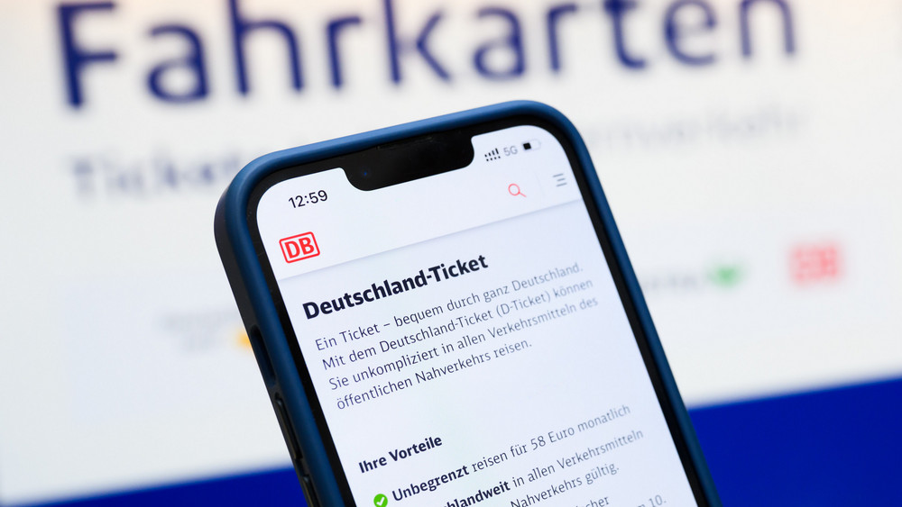 Heute soll sich das Bundeskabinett mit dem Beschluss der Finanzierung des Deutschlandtickets befassen.