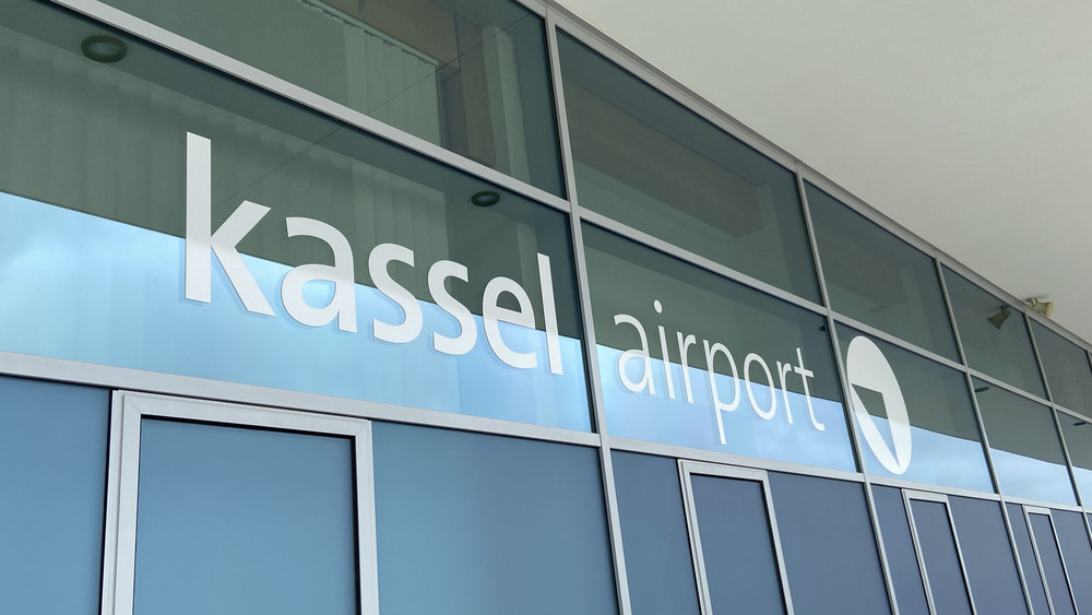 Der Kassel Airport bekommt volle Rückendeckung von der Landesregierung - trotz weiter roter Zahlen.