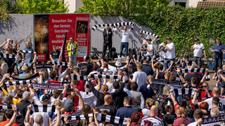SGE-Wette in Langenselbold: 500 Fans singen "Im Herzen von Europa"