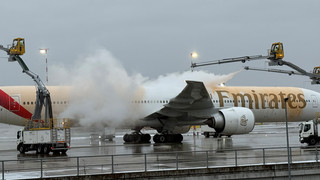 Frankfurter Flughafen streicht zahlreiche Flüge wegen Eis