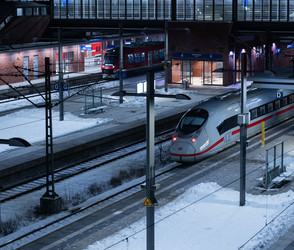 Wintersturm legt Norddeutschlands Bahnverkehr lahm