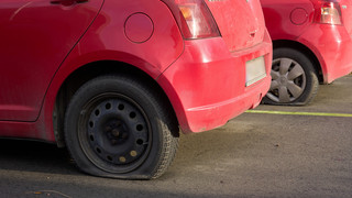 Kassel-Bettenhausen: Reifen an 30 Autos mutwillig zerstochen