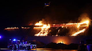 Elsenfeld: Millionenschaden nach Großbrand in Recyclinghalle