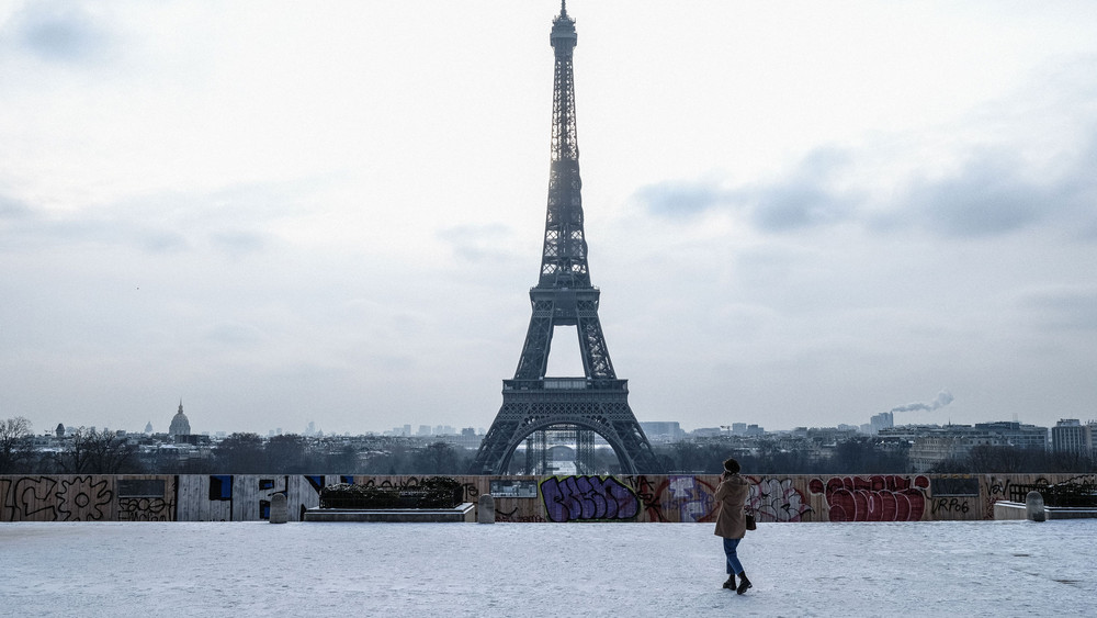 Dezember neue Regeln Gesetze USB Ladekabel Gehalt Deutsche Bahn Deutschland Paris Weihnachten Weihanchtsbaum