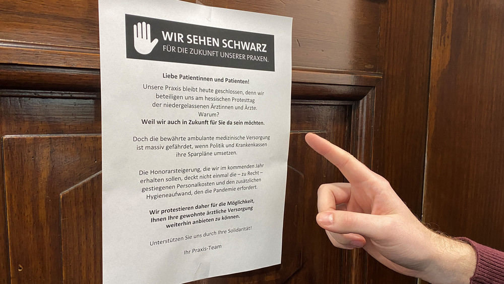 Viele Ärzte in Hessen schließen ihre Praxen nächsten Montag - aus Protest gegen die aktuelle Gesundheitspolitik.