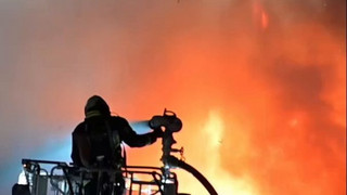 Schwarzer Rauch über Ulm: Großeinsatz bei Lagerhallen-Brand