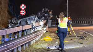 Tödlicher Autounfall auf der A643 am Autobahndreieck Mainz