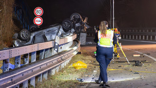 Tödlicher Autounfall auf der A643 am Autobahndreieck Mainz
