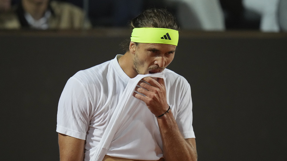 Nach dem verlorenen Viertelfinale beim Masters in Rom ist die Enttäuschung bei Alexander Zverev groß.