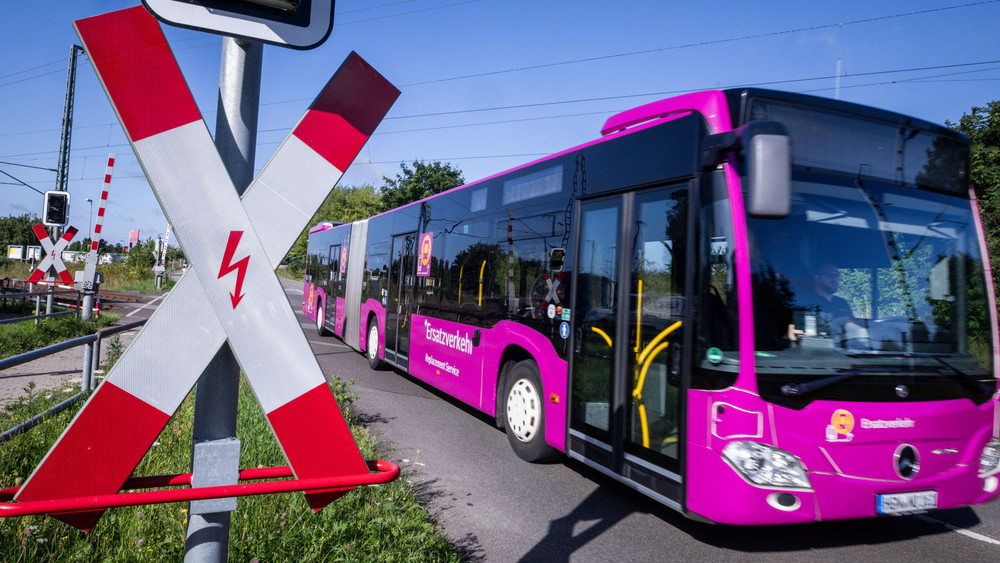 Busse statt Bahnen - insgesamt sind über 150 Stück im Einsatz (Symbolbild)