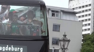 Meisterjubel in Magdeburg: Fans feiern ihr Team
