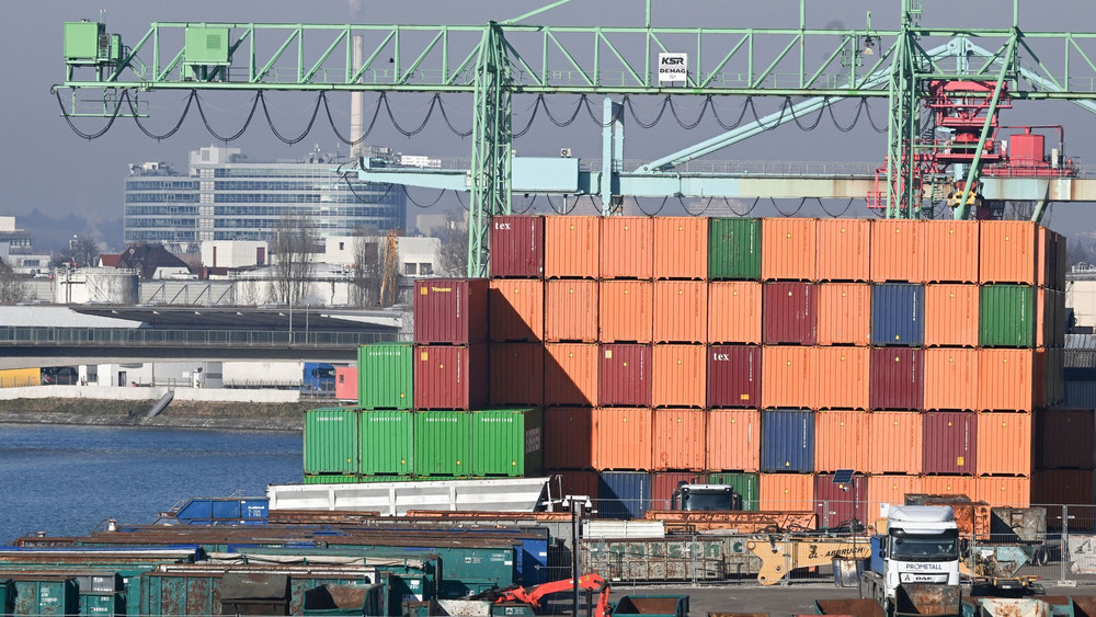 Umschlagbahnhof Logistik und Export