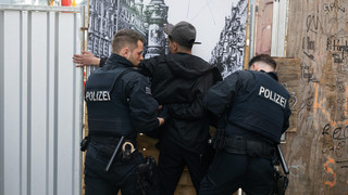 Großkontrolle in Frankfurt: Polizei nimmt 7 Menschen fest