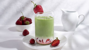 Einfaches Rezept: Erdbeer Matcha Latte selbst machen